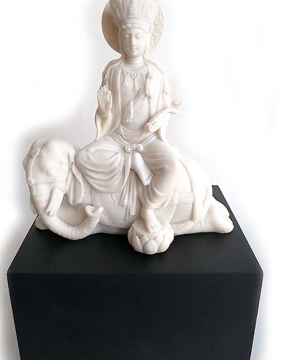 chinesische weibliche buddha urne kwan yin auf elefanten