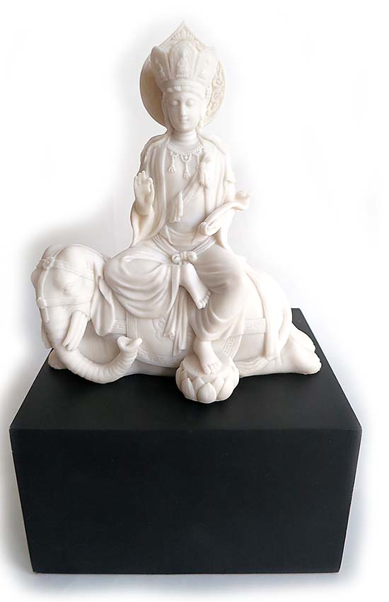 chinesische weibliche buddha urne kwan yin auf elefanten